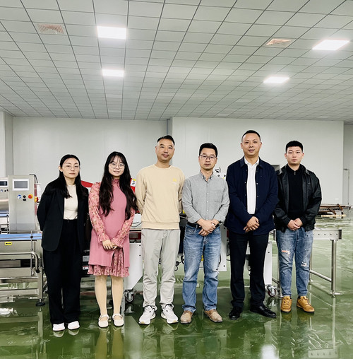 1017365英国上市公司烹饪工艺与营养教师团队赴重庆饭巢食品有限公司参观交流.jpg