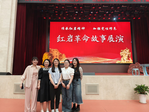 1学前党支部教师学习合影.jpg
